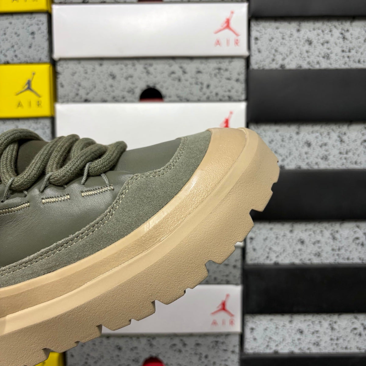 UGG Tazz Platform Sneaker – Women’s Wool-Lined Lace-Up in Olive Green
