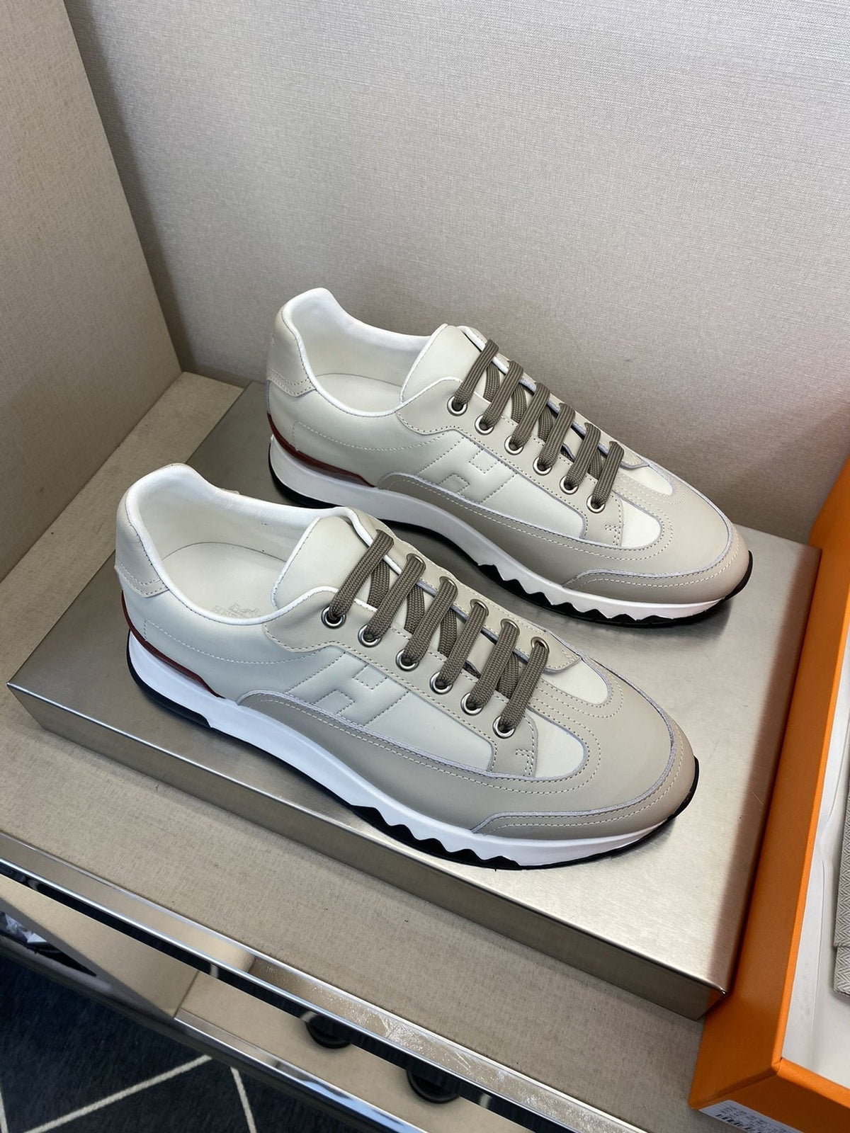 Hermès Men's White and Gray Low-Top Sneakers