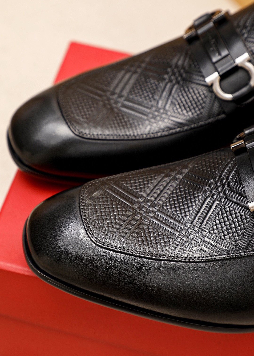 Ferragamo Men's Black Embossed Buckle Loafers - Rubber Sole