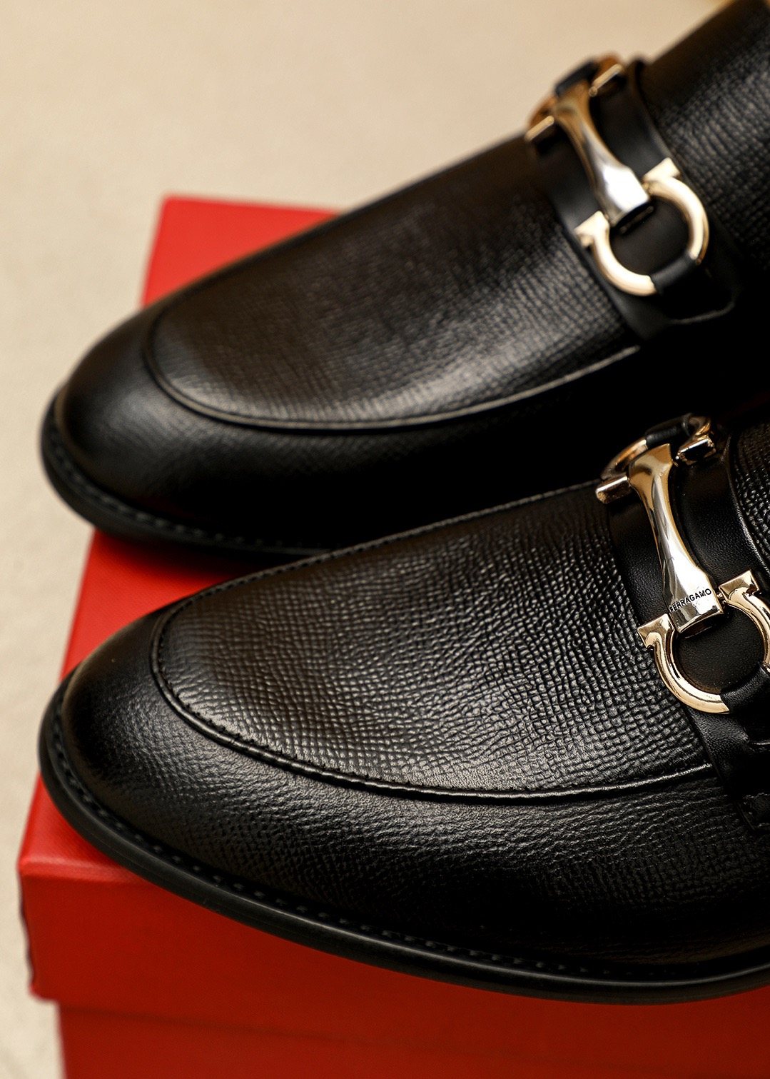 Ferragamo Men's Black Bit Loafers - Low-Profile Sole