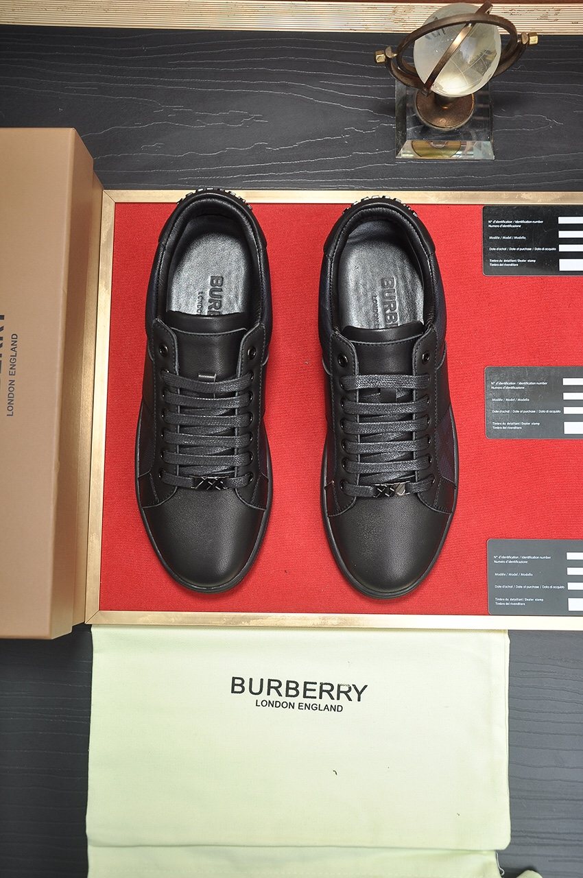 Burberry Panel Low-Top Sneakers