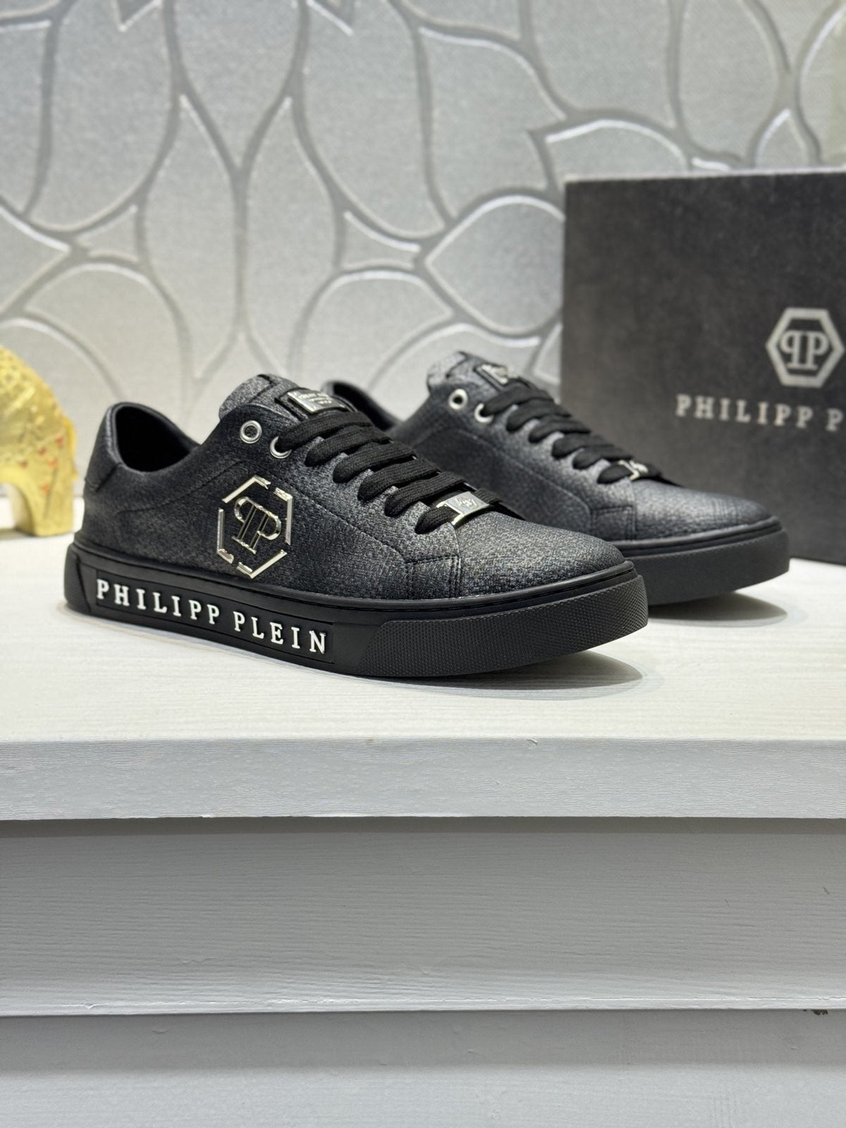 Philipp Plein Textured Logo Low-Top Sneakers