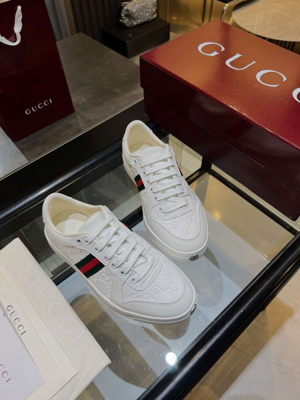 Gucci Green and Red Stripe Low-Top Sneakers - Rounded Toe