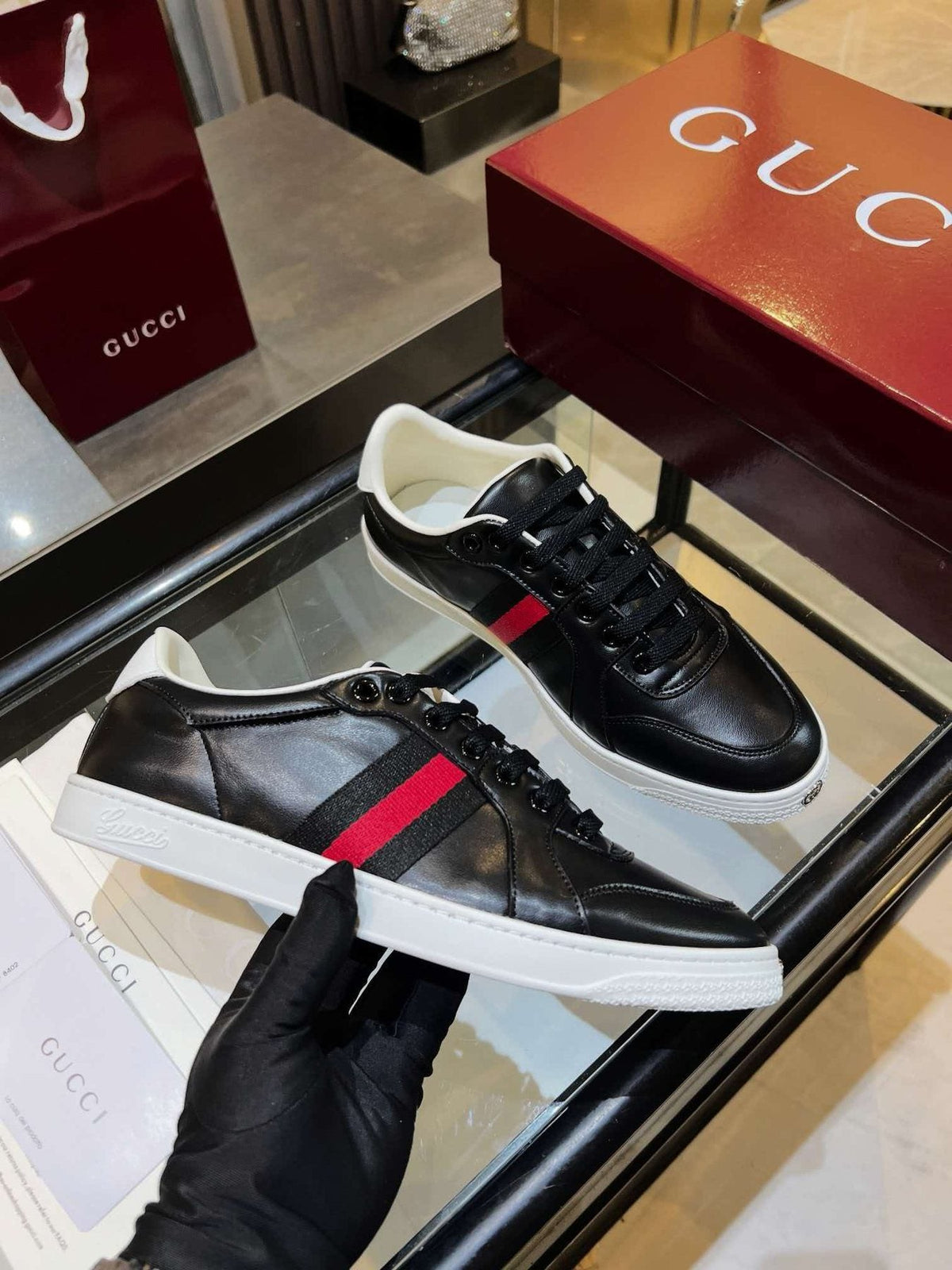 Gucci Green and Red Stripe Low-Top Sneakers - Rounded Toe