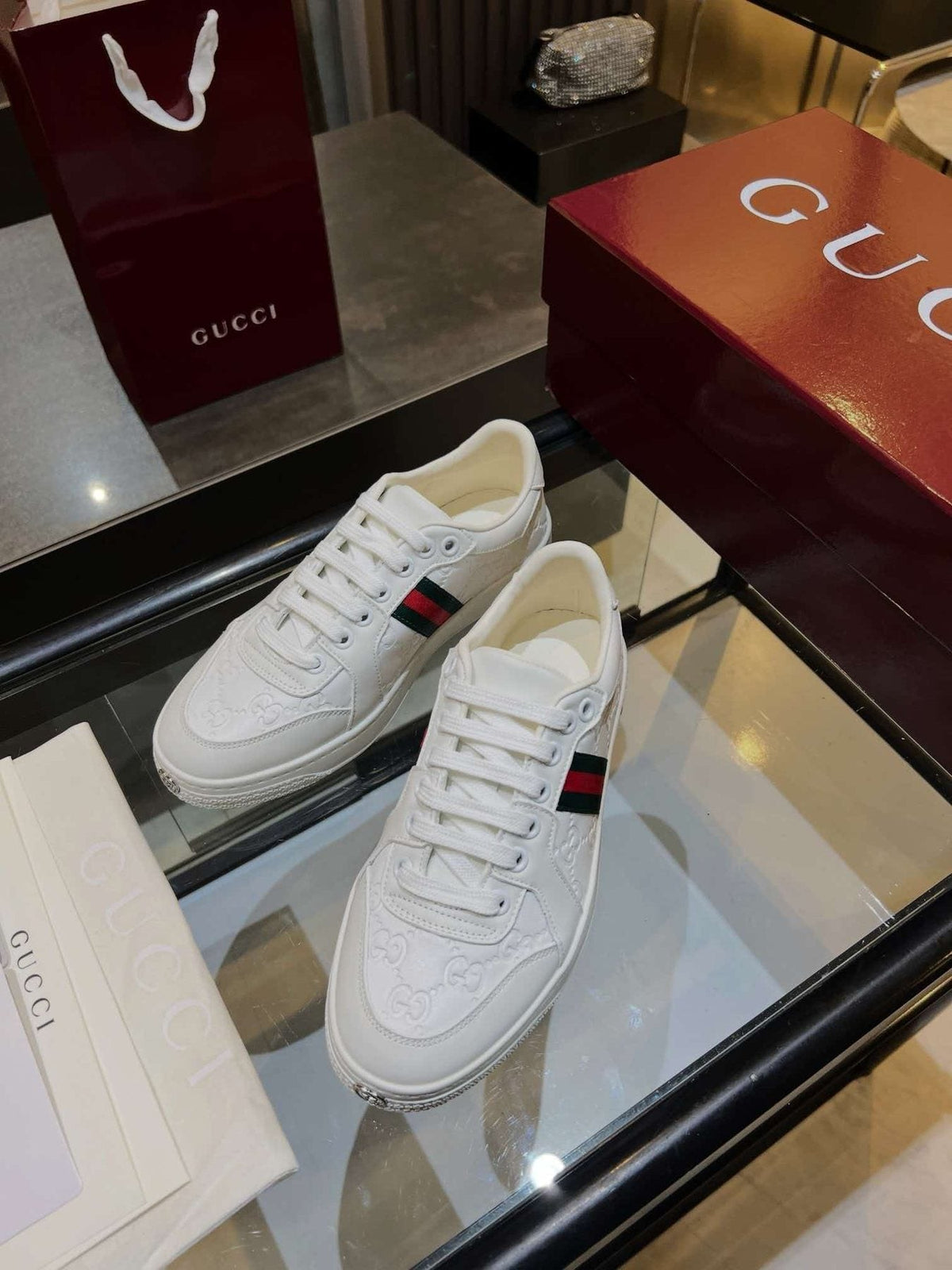 Gucci Green and Red Stripe Low-Top Sneakers - Rounded Toe