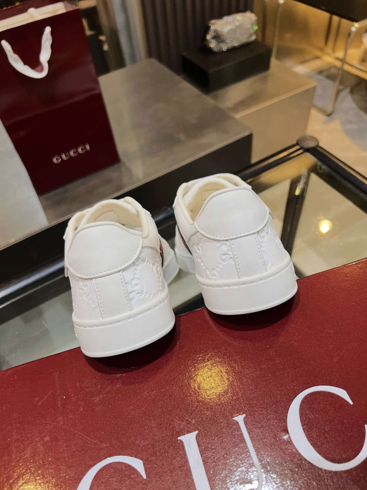 Gucci Green and Red Stripe Low-Top Sneakers - Rounded Toe
